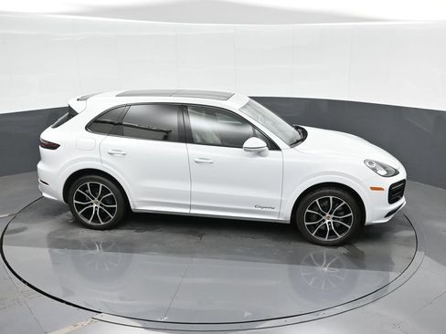 Certified 2023 Porsche Cayenne AWD/4WD image 31
