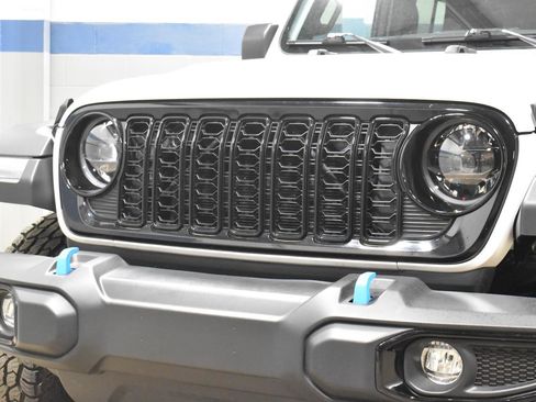 Used 2024 Jeep Wrangler Unlimited AWD/4WD image 29