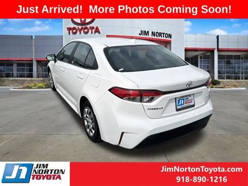 Used 2024 Toyota Corolla LE FWD image 3