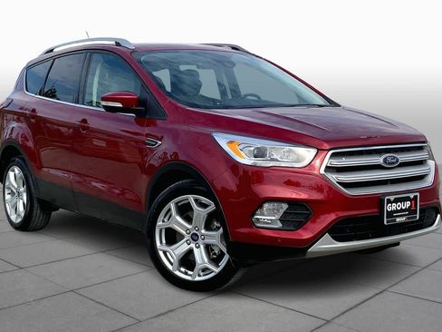 Used 2019 Ford Escape Titanium image 2