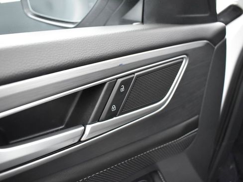 Used 2024 Volkswagen Atlas Cross Sport SE image 9