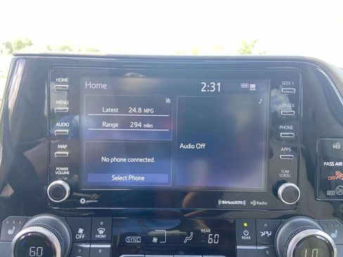 Used 2022 Toyota Highlander XLE FWD image 24