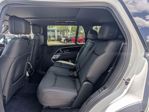 Used 2023 Land Rover Range Rover Long Wheelbase SE AWD/4WD image 12