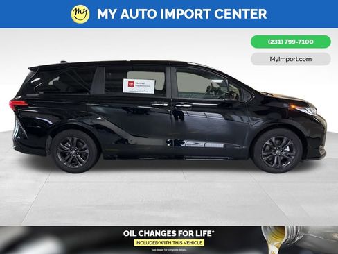 Used 2025 Toyota Sienna XSE image 8
