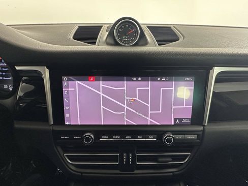 Used 2019 Porsche Macan AWD/4WD image 35