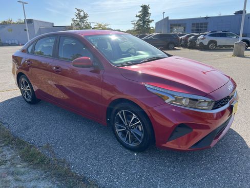 Certified 2023 Kia Forte LXS image 3