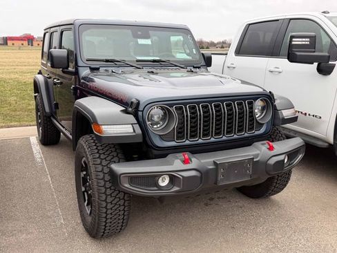 Used 2025 Jeep Wrangler Unlimited Rubicon image 3