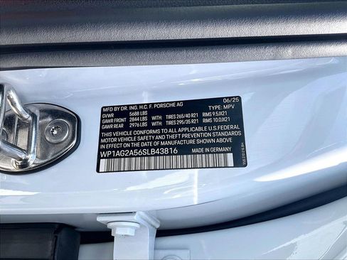 Certified 2025 Porsche Macan S AWD/4WD image 35