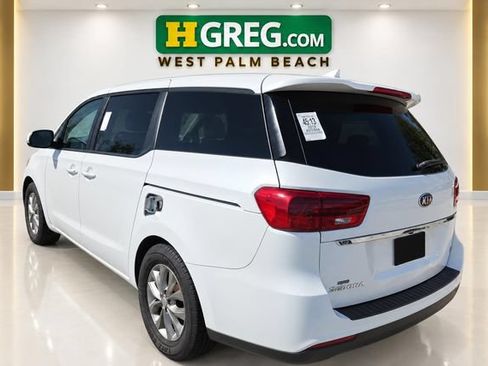 Used 2019 Kia Sedona LX FWD image 2