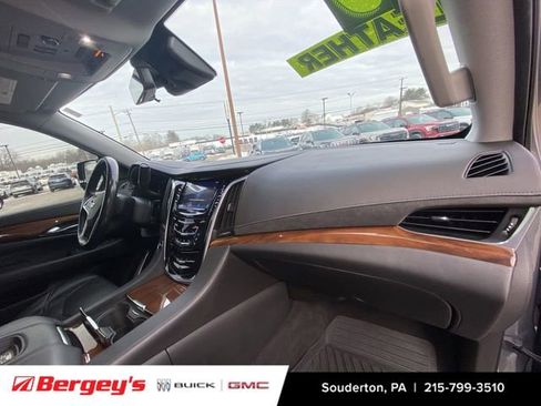 Used 2020 Cadillac Escalade Luxury image 31