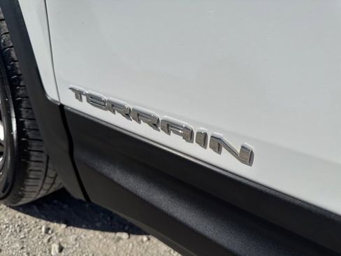 Used 2023 GMC Terrain SLT image 9