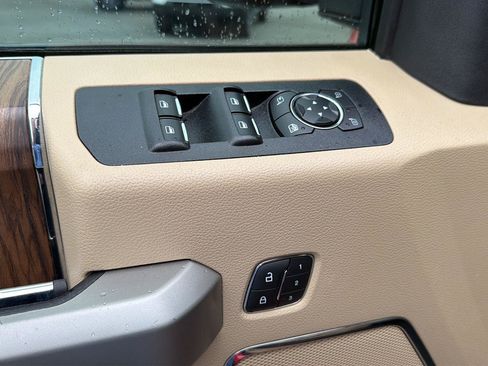 Used 2020 Ford F150 Lariat w/ Equipment Group 502A Luxury AWD/4WD image 35