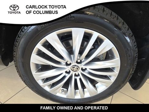 Used 2023 Toyota Highlander Platinum image 10