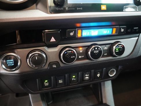 Used 2016 Toyota Tacoma TRD Off-Road image 11