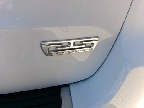Used 2018 Jeep Grand Cherokee Limited AWD/4WD image 23