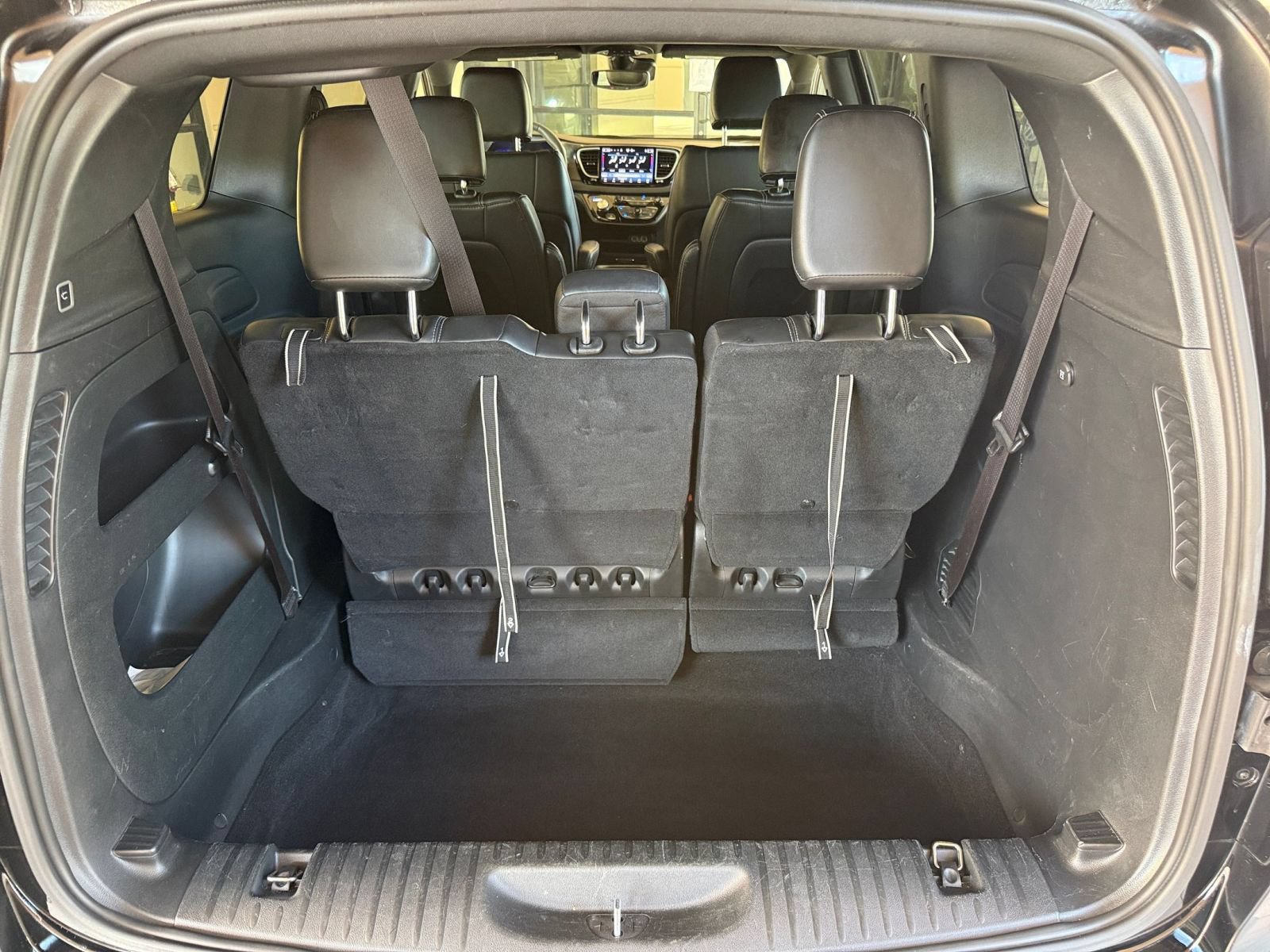 Used 2025 Chrysler Pacifica Select FWD image 33
