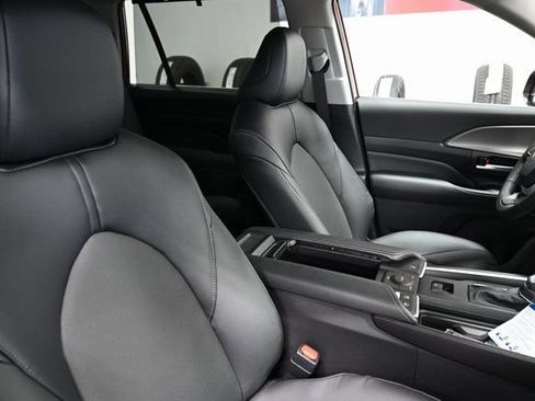 New 2026 Toyota Grand Highlander XLE image 9