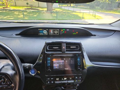 Used 2019 Toyota Prius XLE image 12