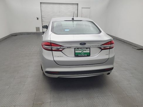 Used 2018 Ford Fusion SE w/ Fusion SE Technology Package FWD image 6