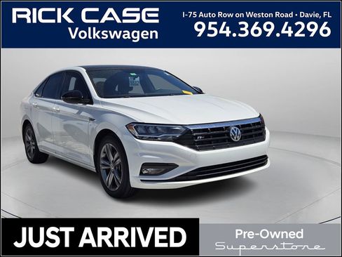 Used 2021 Volkswagen Jetta R-Line w/ R-Line Cold Weather Package image 1
