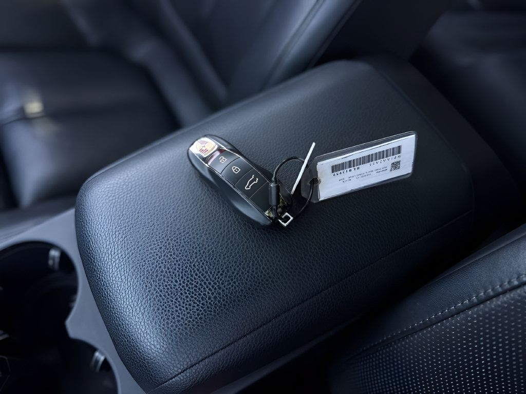 Used 2024 Porsche Macan AWD/4WD image 23