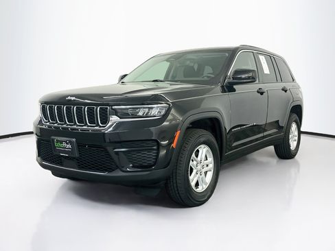 Used 2023 Jeep Grand Cherokee Laredo AWD/4WD image 3