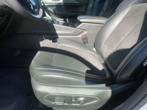 Used 2024 Jeep Grand Cherokee Altitude image 17