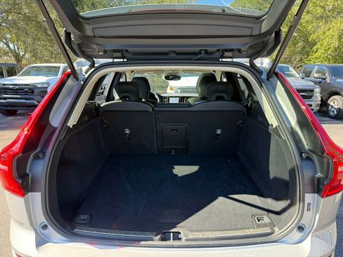 Used 2025 Volvo XC60 B5 Plus image 10