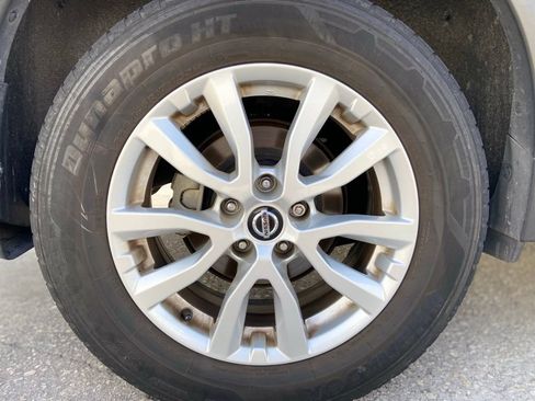 Used 2019 Nissan Rogue SV FWD image 11