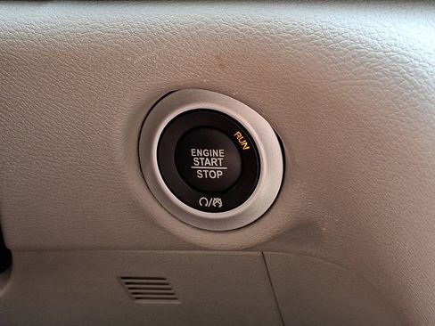 Used 2022 Chrysler Voyager LX FWD image 23