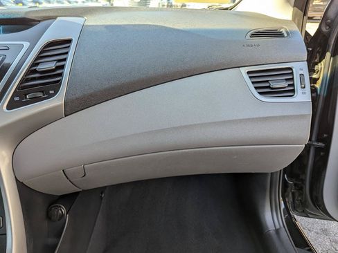 Used 2016 Hyundai Elantra SE FWD image 24