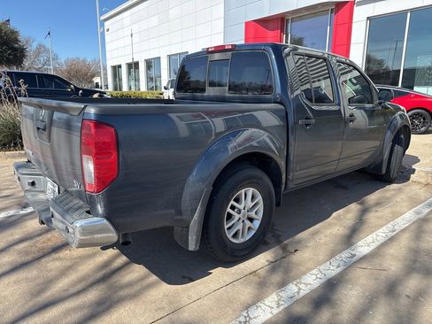 Used 2020 Nissan Frontier SV image 3