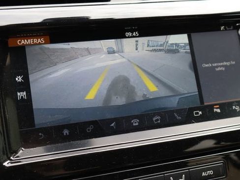 Used 2019 Land Rover Discovery HSE AWD/4WD image 9