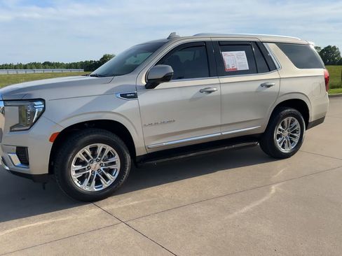Used 2021 GMC Yukon SLT w/ SLT Luxury Package RWD image 4