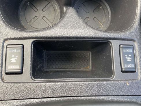 Used 2018 Nissan Rogue SV image 31