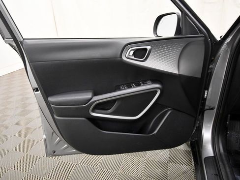Certified 2025 Kia Soul LX w/ LX Technology Package FWD image 13