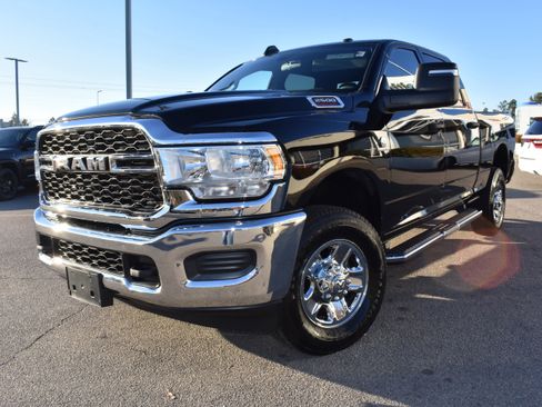 Used 2024 RAM 2500 Tradesman w/ Chrome Appearance Group image 5