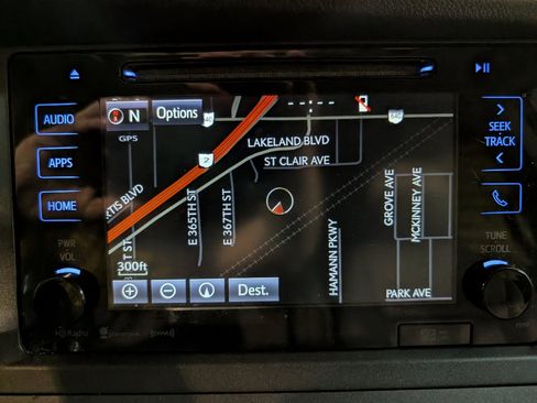 Used 2017 Toyota Sienna XLE Premium image 4