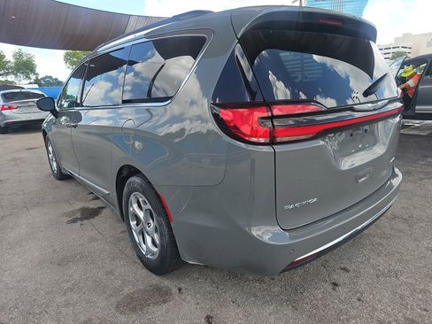 Used 2023 Chrysler Pacifica Limited FWD image 10