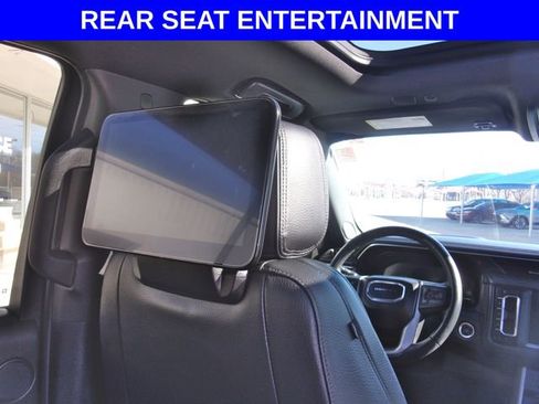 Used 2024 GMC Yukon Denali w/ Advanced Technology Package image 4