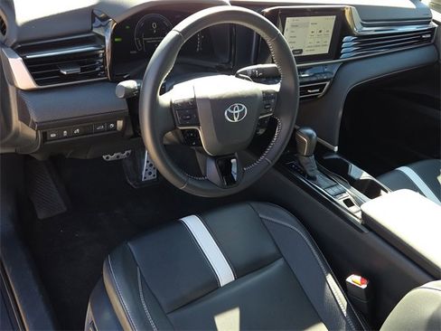 Used 2025 Toyota Camry SE image 17