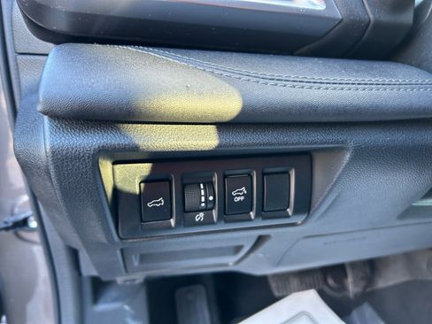 Used 2022 Subaru Outback Limited image 21