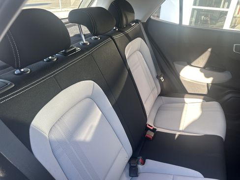 Used 2025 Hyundai Venue SEL FWD image 28