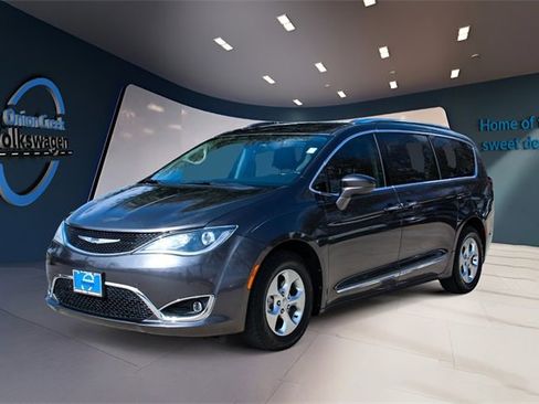 Used 2017 Chrysler Pacifica Touring-L Plus image 8