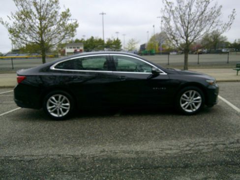 Used 2017 Chevrolet Malibu LT w/ Leather Package FWD image 20
