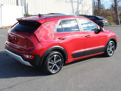 Used 2023 Kia Niro EX image 8