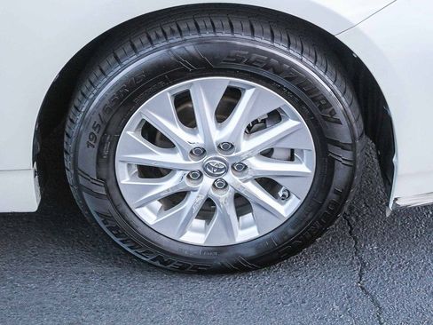 Used 2012 Toyota Prius Plug-In Hybrid image 12