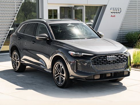 Certified 2025 Audi Q5 Premium w/ Premium Plus AWD/4WD image 2