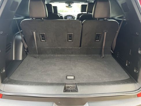 Used 2023 Chevrolet Traverse LT w/ Rear Camera Mirror Package image 18