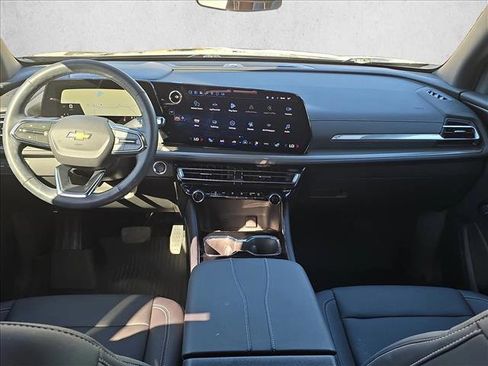 Used 2025 Chevrolet Traverse LT w/ Driver Confidence Package FWD image 19